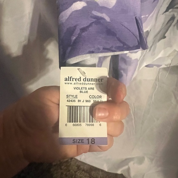 NWT Alfred Dunner Jacket. Size 18. - Picture 8 of 9